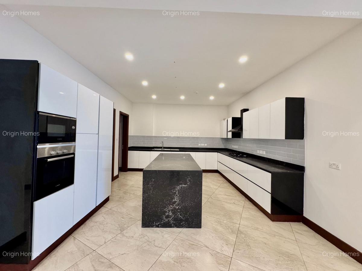 4 Bed Apartment with En Suite at Parklands - 5