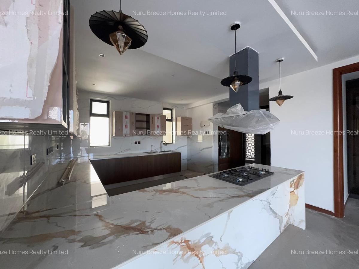 3 Bed Apartment with En Suite in Riverside - 2