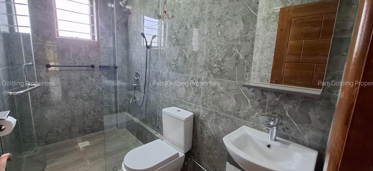 5 Bed Townhouse with En Suite at Safari Park - 10