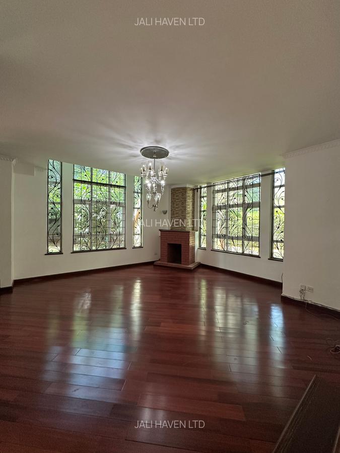 5 Bed Villa with En Suite in Lavington - 3