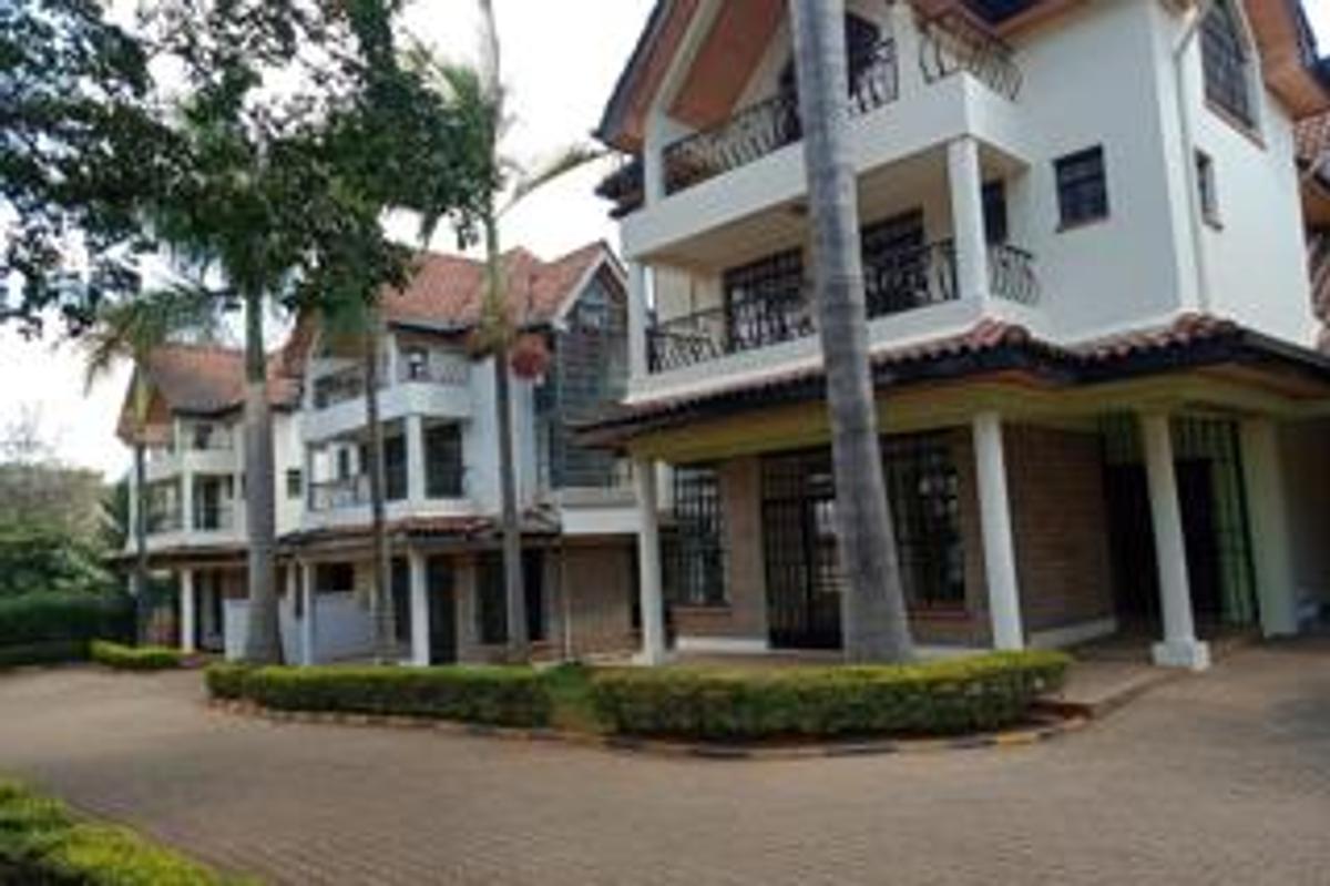 5 Bed Townhouse with En Suite at Lavington Green - 16