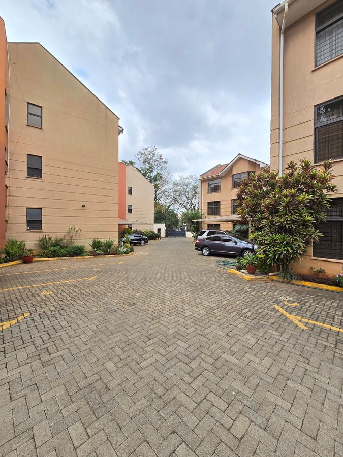 6 Bed Townhouse with En Suite at James Gichuru - 4