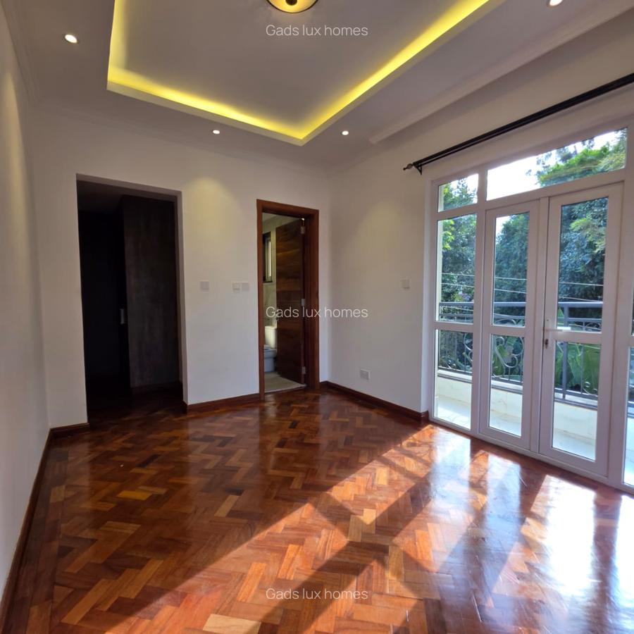 5 Bed Townhouse with En Suite at Lavington - 18