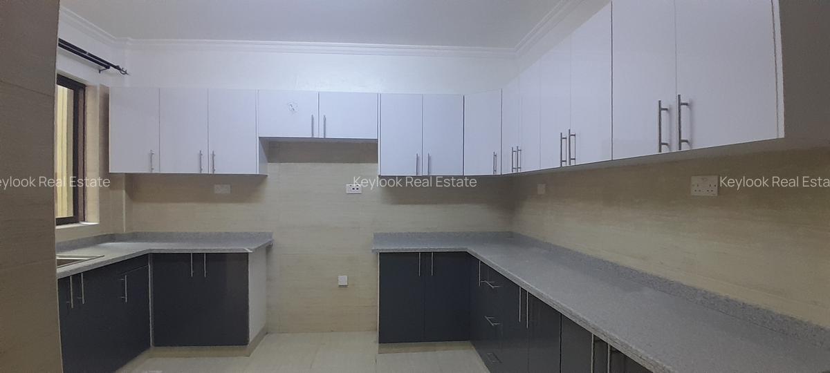 3 Bed Apartment with En Suite at Lavington - 2