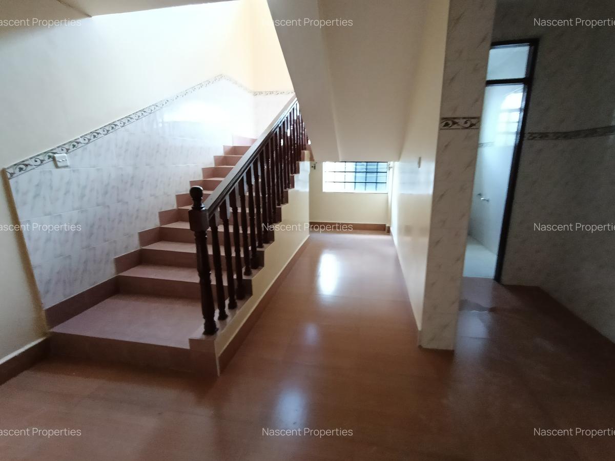 4 Bed House with En Suite in Ridgeways - 6