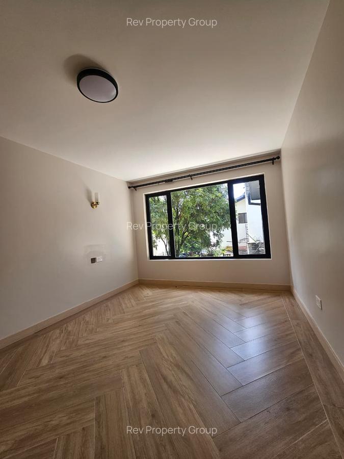 5 Bed Townhouse with En Suite in Lavington - 6