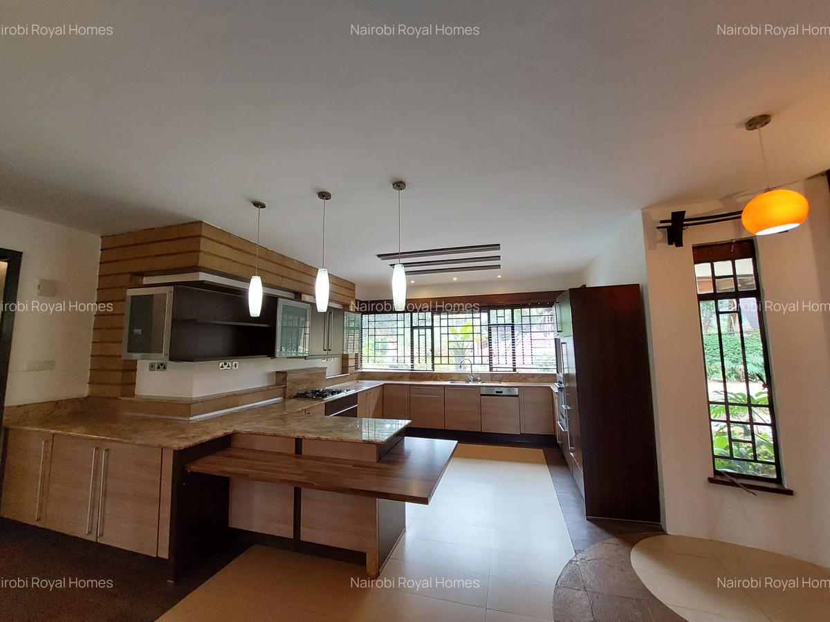 5 Bed House with En Suite at Lake View - 12