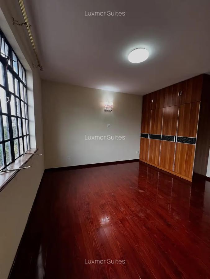 Serviced 2 Bed Apartment with En Suite at Valley Arcade - 2