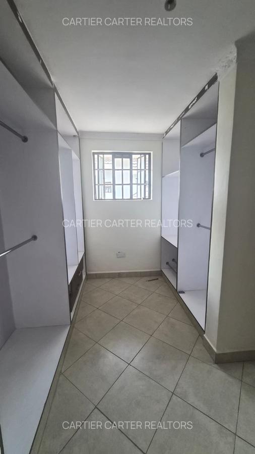 5 Bed House with En Suite in Garden Estate - 3