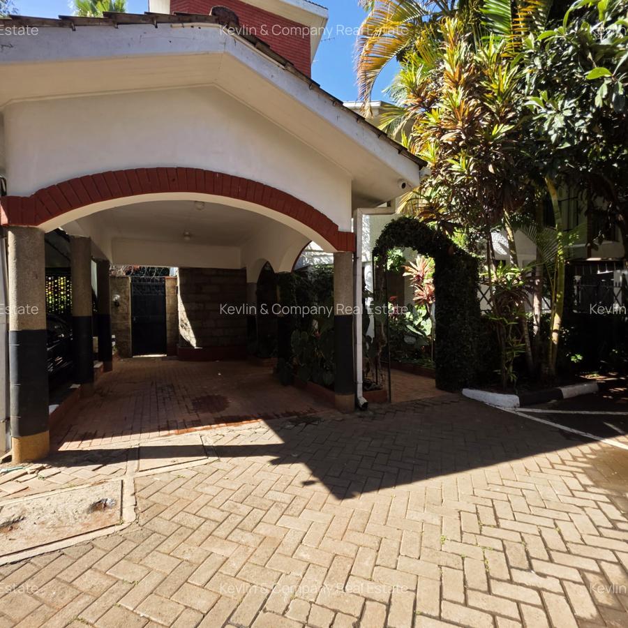 5 Bed House with En Suite at Riverside Drive - 3
