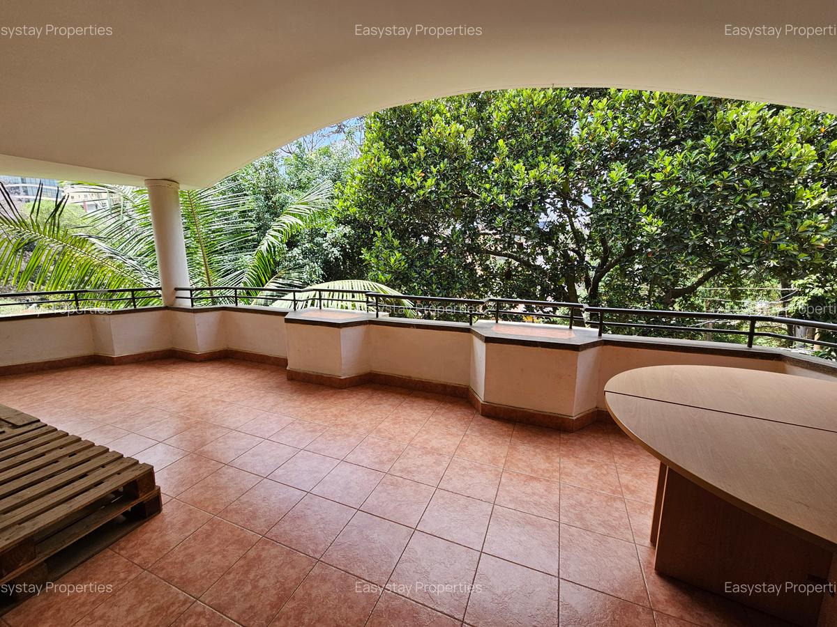 5 Bed House with En Suite in Westlands Area - 12