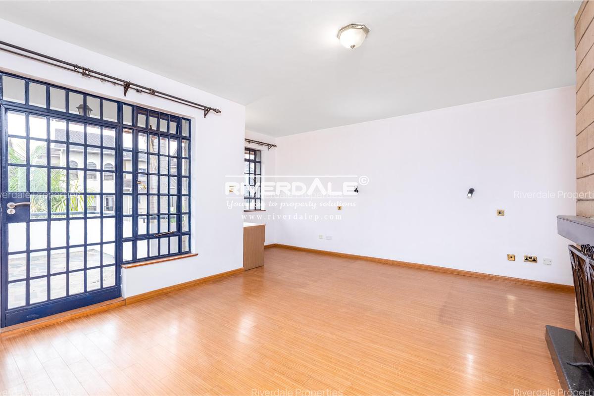 5 Bed Villa with En Suite in Lavington - 10