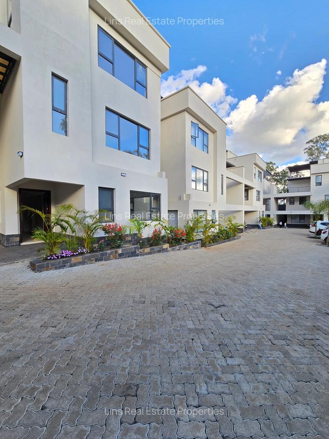 5 Bed Townhouse with En Suite in Lavington - 3