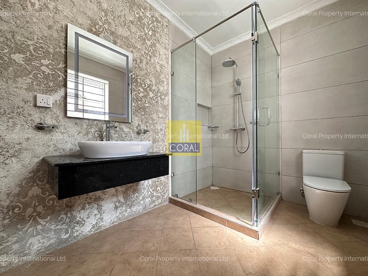 5 Bed Townhouse in Rosslyn - 5