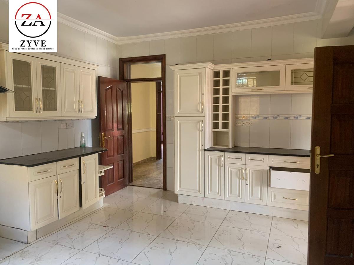 4 Bed House with En Suite at Lavington - 17