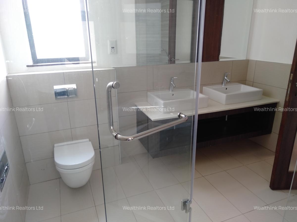 4 Bed Townhouse with En Suite at Garden Estate - 10