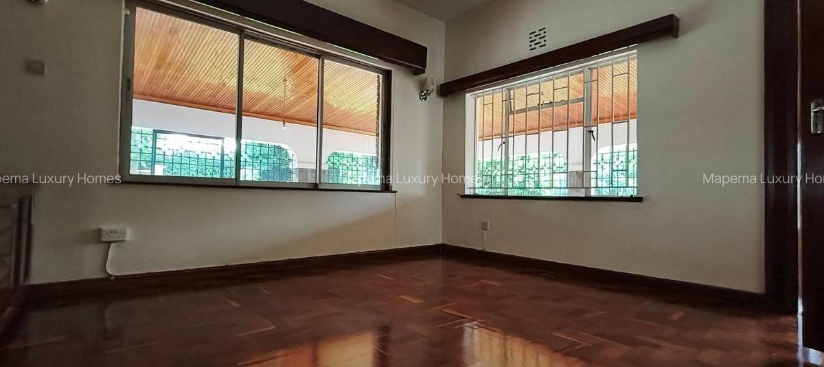 4 Bed House with En Suite at Rosslyn - 14