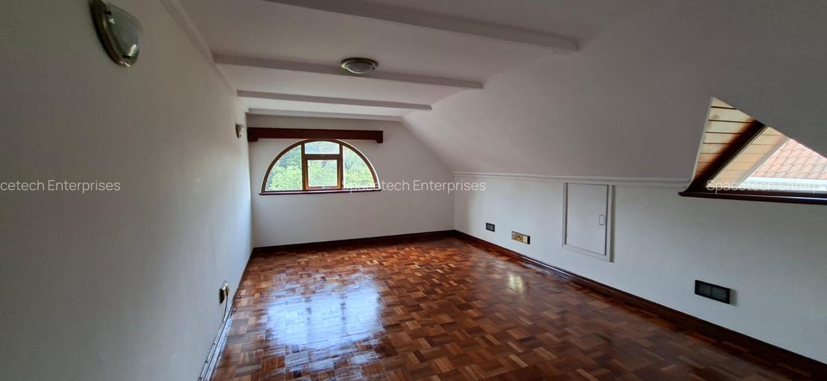 4 Bed Townhouse with En Suite in Lavington - 10