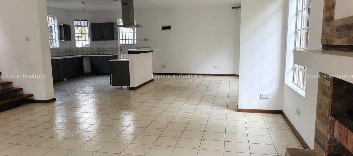 4 Bed Townhouse with En Suite in Spring Valley - 4