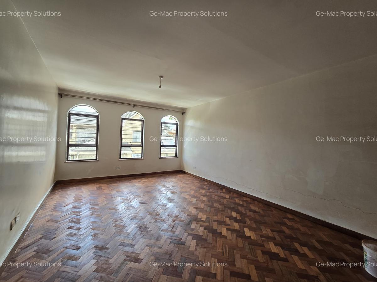 5 Bed Townhouse with En Suite in Lavington - 20