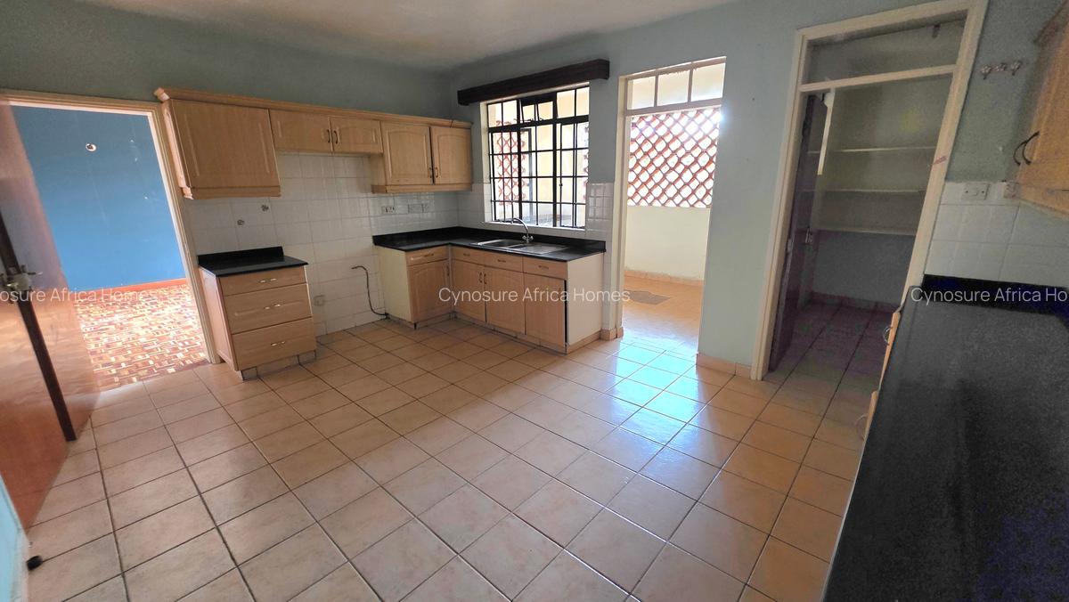 3 Bed Apartment with En Suite at Lavington - 6