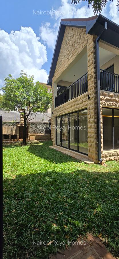 6 Bed Townhouse with En Suite at Lavington Green - 4