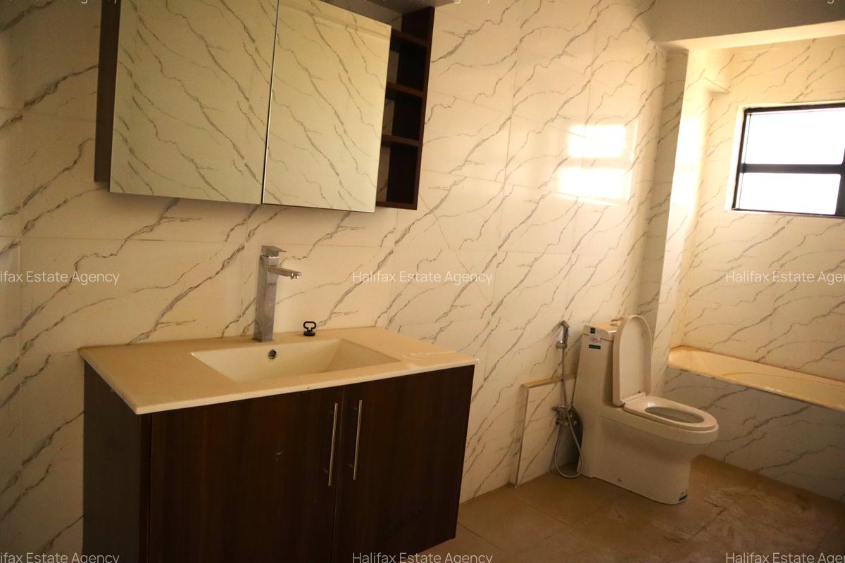 5 Bed Apartment with En Suite at 3Rd Parklands - 9