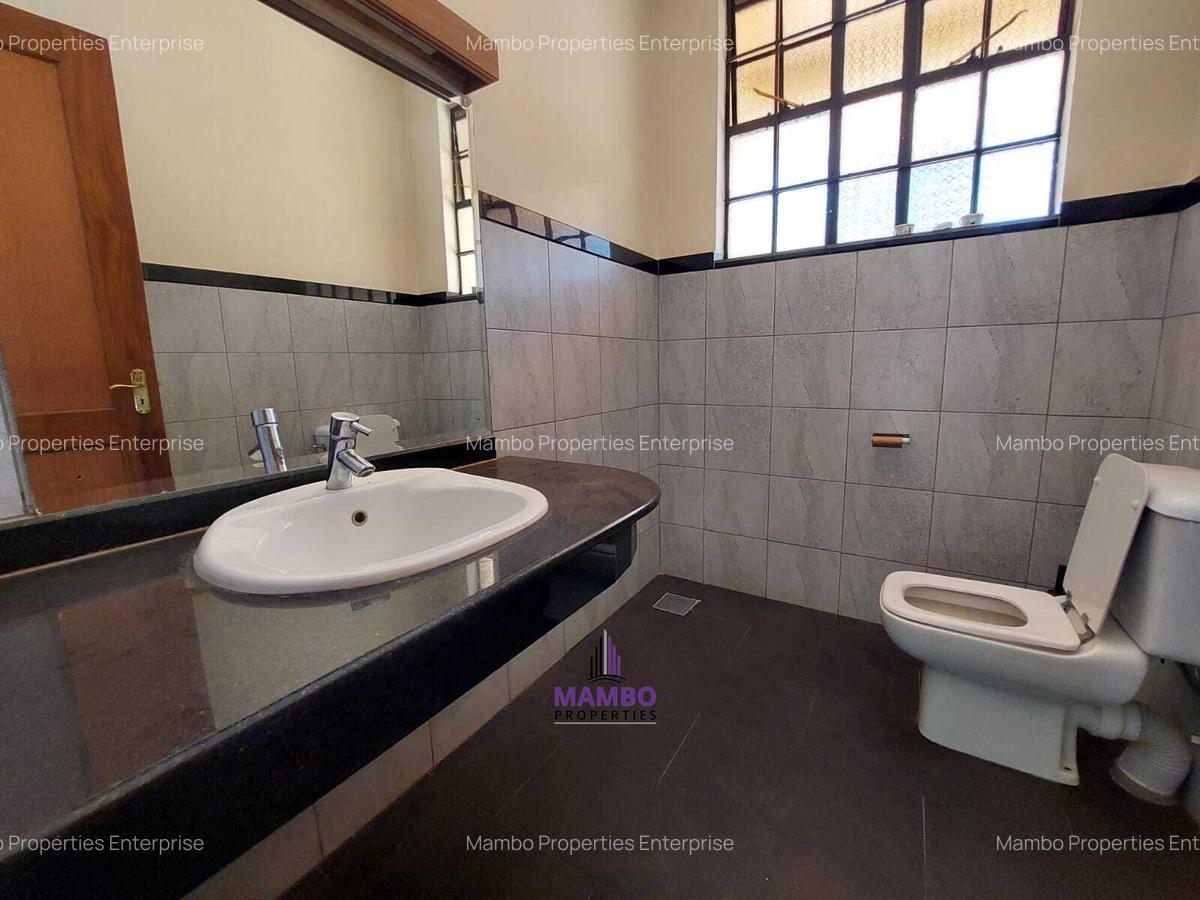 4 Bed House with En Suite at Eagle Park - 18