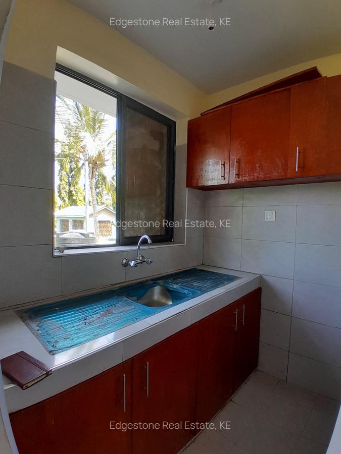 2 Bed Apartment with En Suite in Shanzu - 5