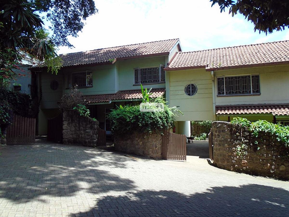 4 Bed Townhouse with En Suite in Riverside - 2