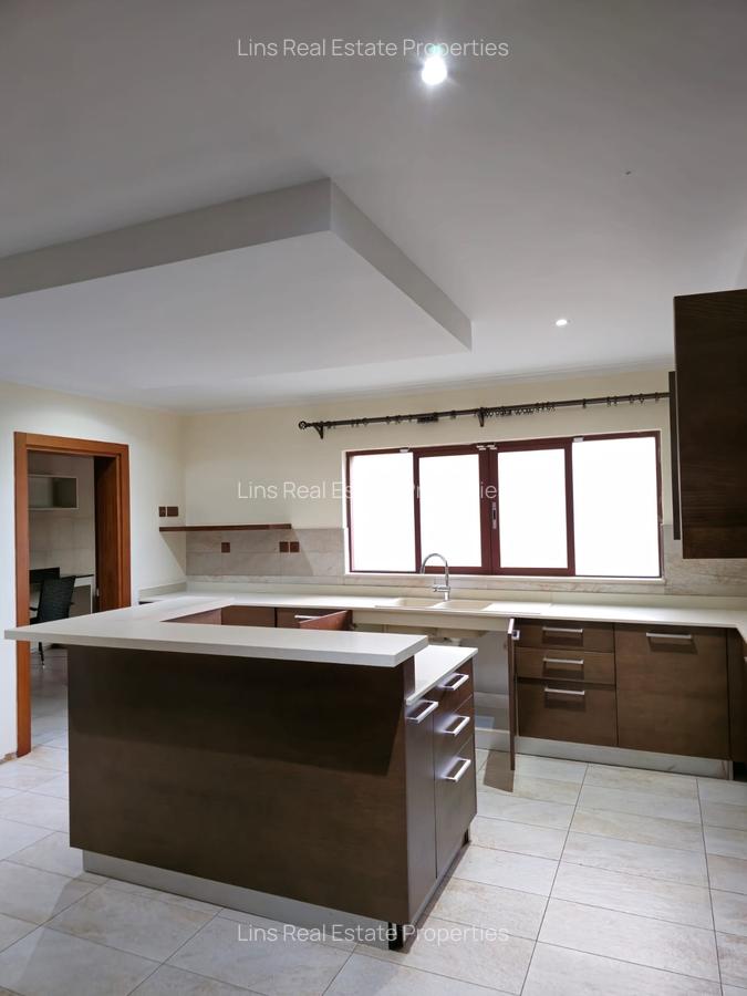 5 Bed Townhouse with En Suite in Lavington - 5