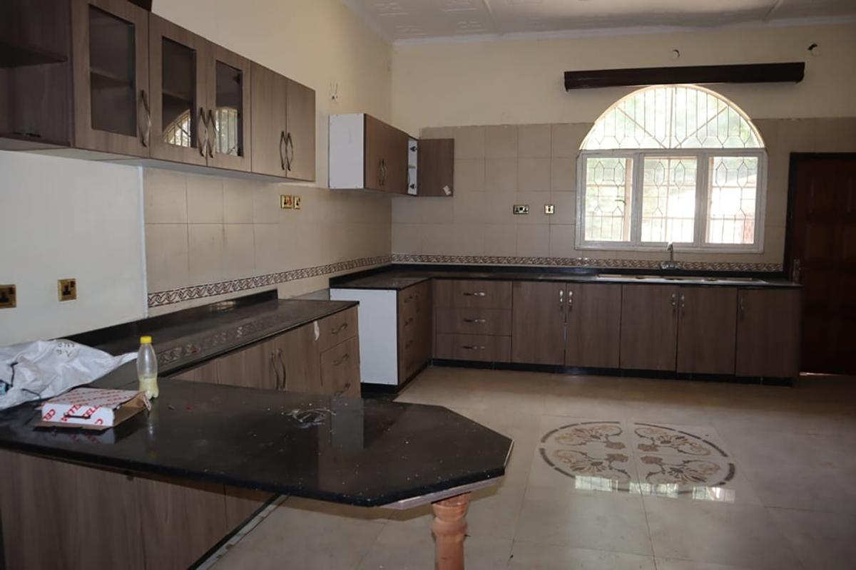 600 ft² Commercial Property with Fibre Internet in Karen - 9