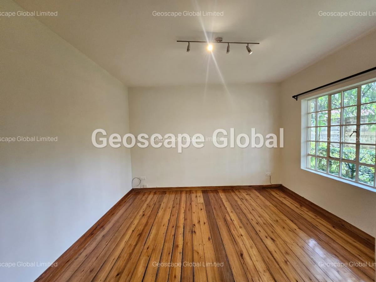 4 Bed House with En Suite in Ridgeways - 4