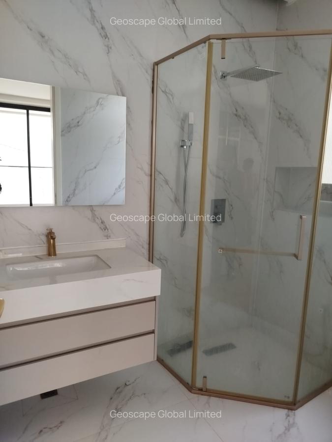 5 Bed House with En Suite in Lavington - 12