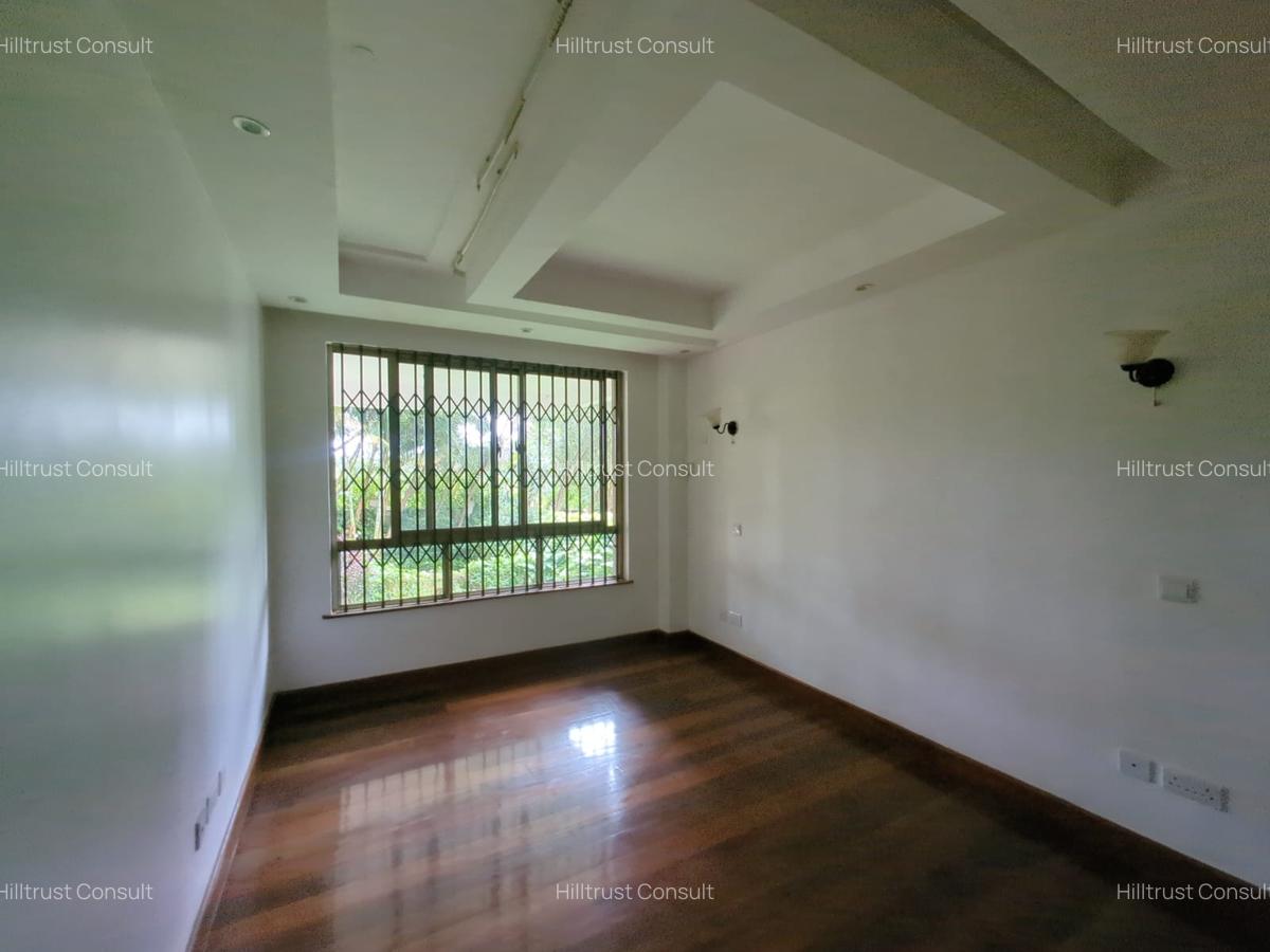 5 Bed Townhouse with En Suite in Lavington - 13