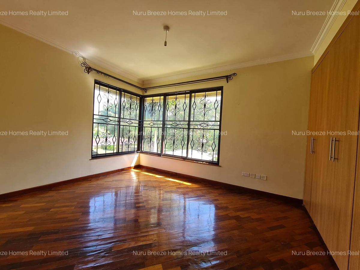 4 Bed Townhouse with En Suite in Ridgeways - 13