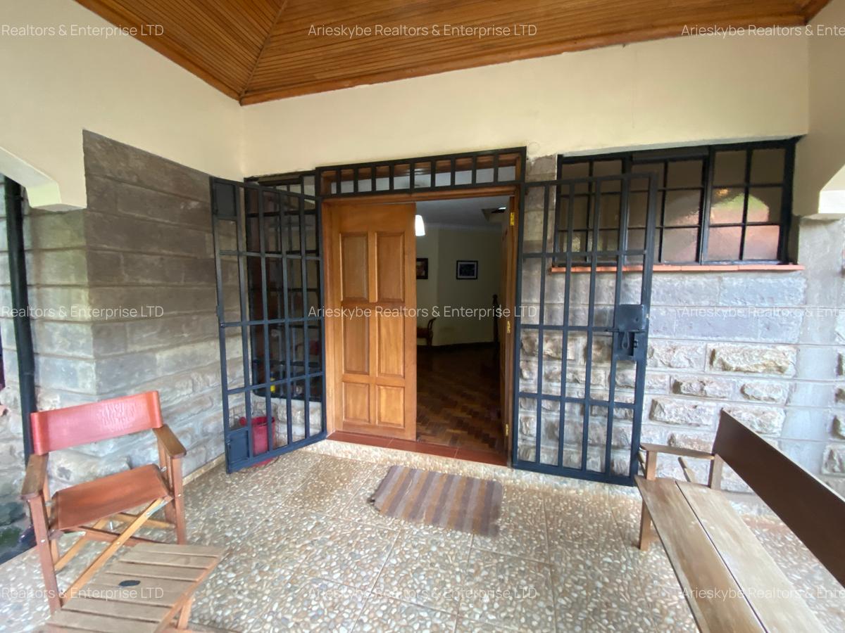 5 Bed Villa with En Suite in Runda - 3