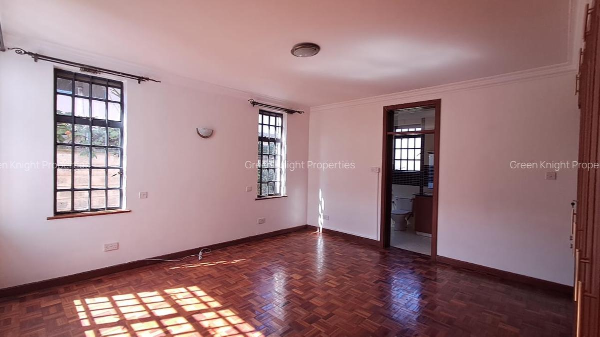 4 Bed House with En Suite in Lavington - 15