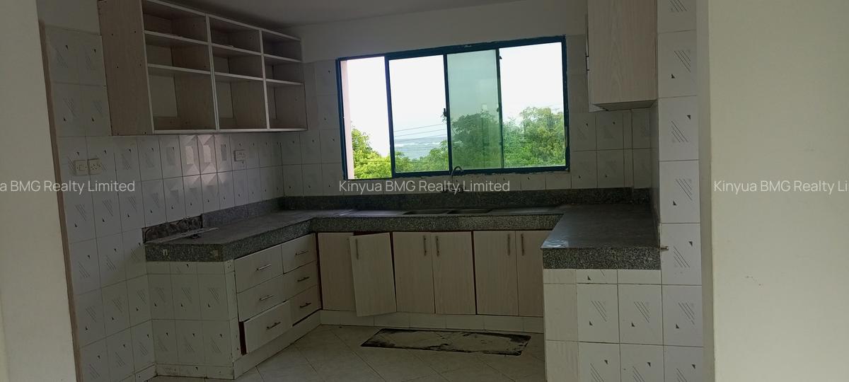 3 Bed Apartment with En Suite at 1 St Avenue - 6