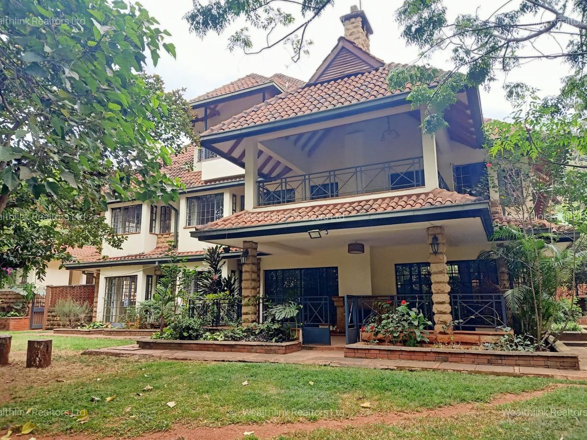 5 Bed Townhouse with En Suite at Lonetree - 10