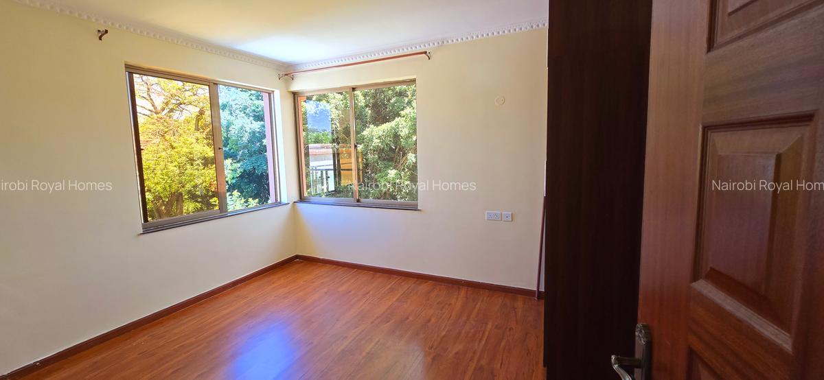 5 Bed Townhouse with En Suite at Lavington - 17