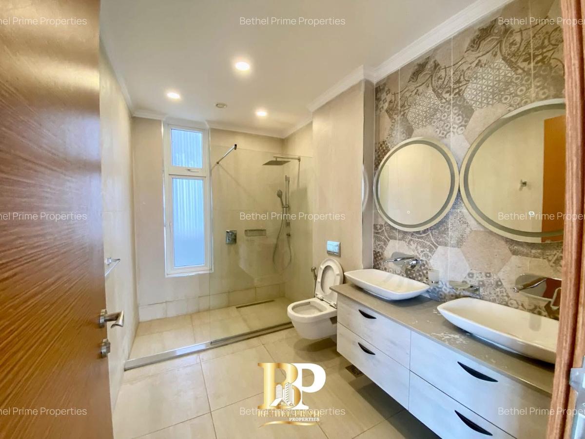 4 Bed Apartment with En Suite in Parklands - 18