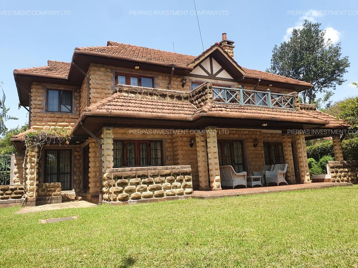 3 Bed House with En Suite in Ridgeways - 1