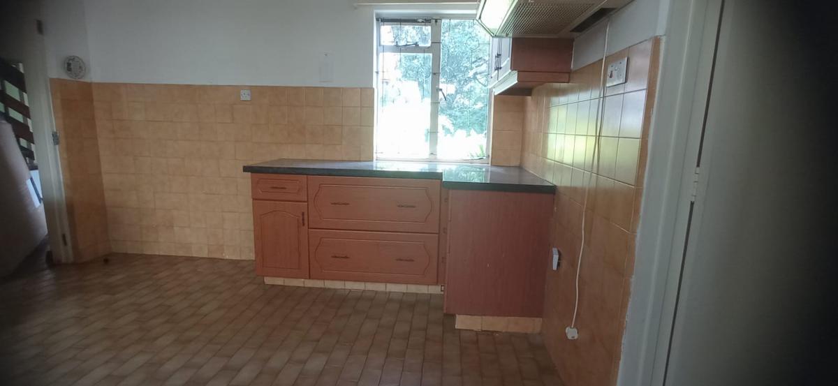 5 Bed Townhouse with En Suite in Lavington - 7