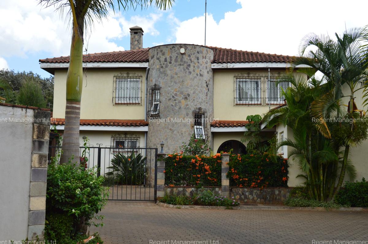 4 Bed Townhouse with En Suite at Palm Spring Gardens - 1