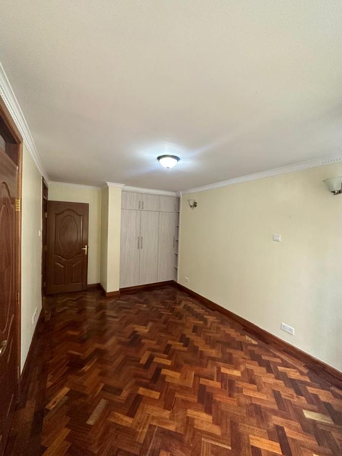 5 Bed Townhouse with En Suite in Lavington - 4