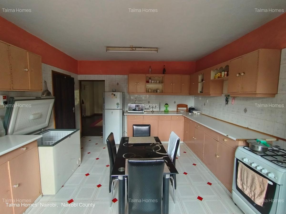 5 Bed House with En Suite at Ridgeways Lane - 7