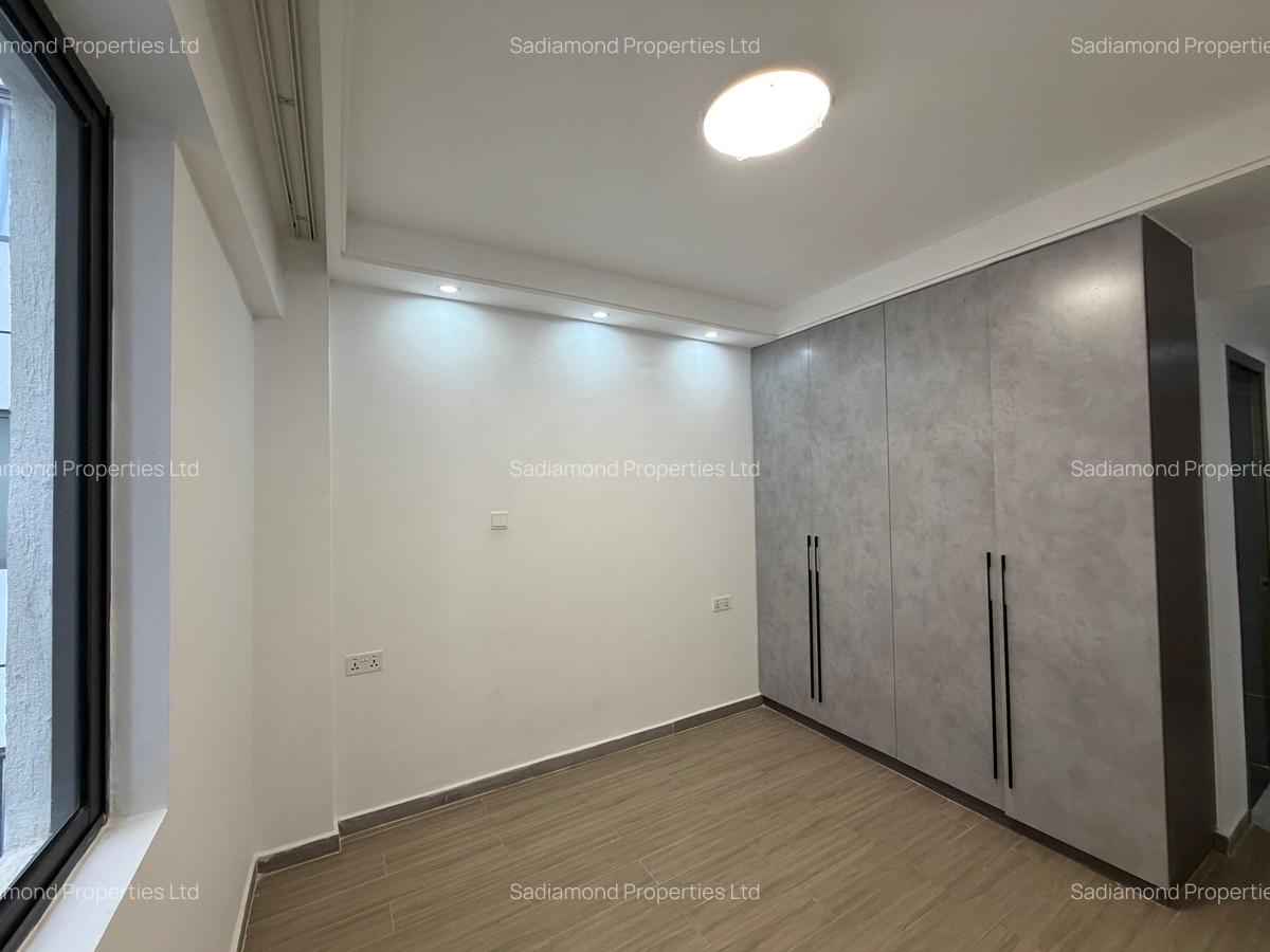 2 Bed Apartment with En Suite in Riverside - 5