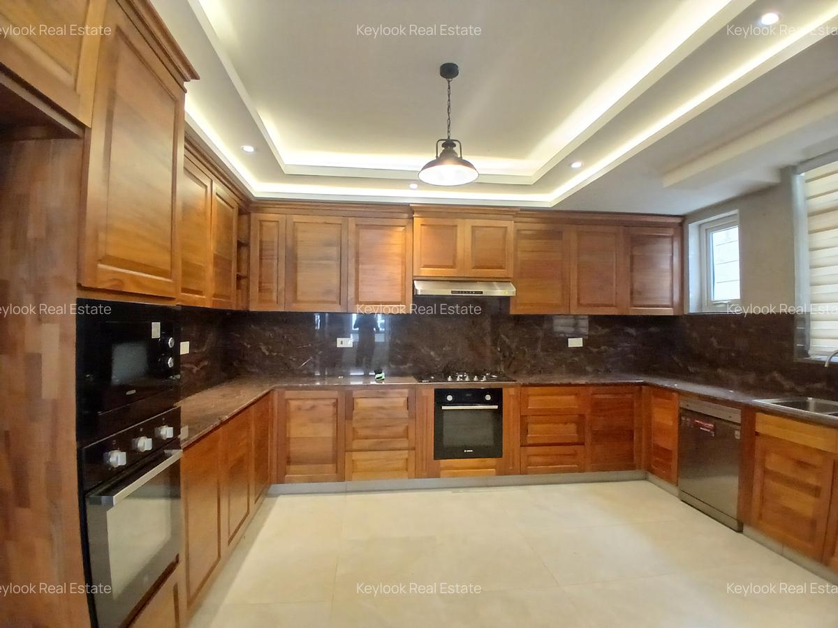 5 Bed Townhouse with En Suite at Lavington Green - 19