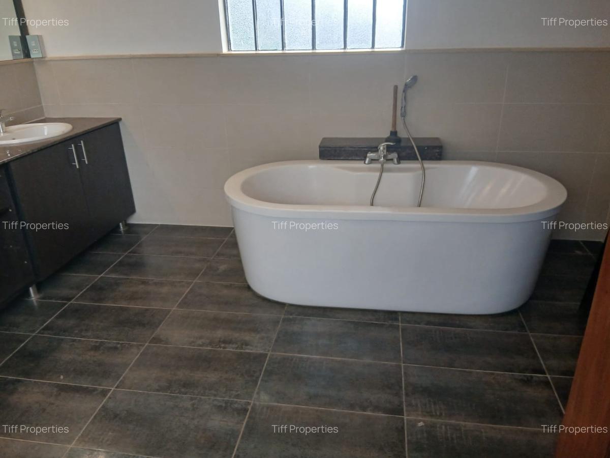 4 Bed House in Runda - 9